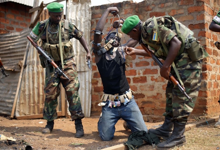 Authorities examine good luck charms used by Anti-Balaka fighter