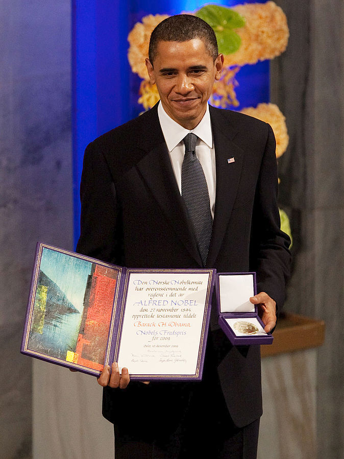 Obama accepts Nobel Peace Prize