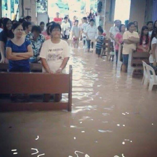 Photo from facebook: Phillipinos worshiping